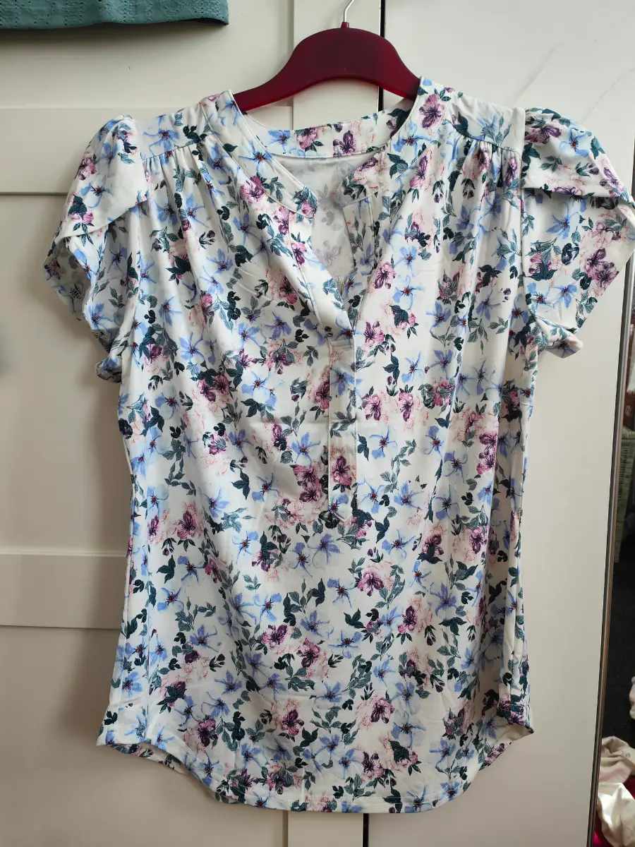 Ladies short sleeve floral top Amazon size M