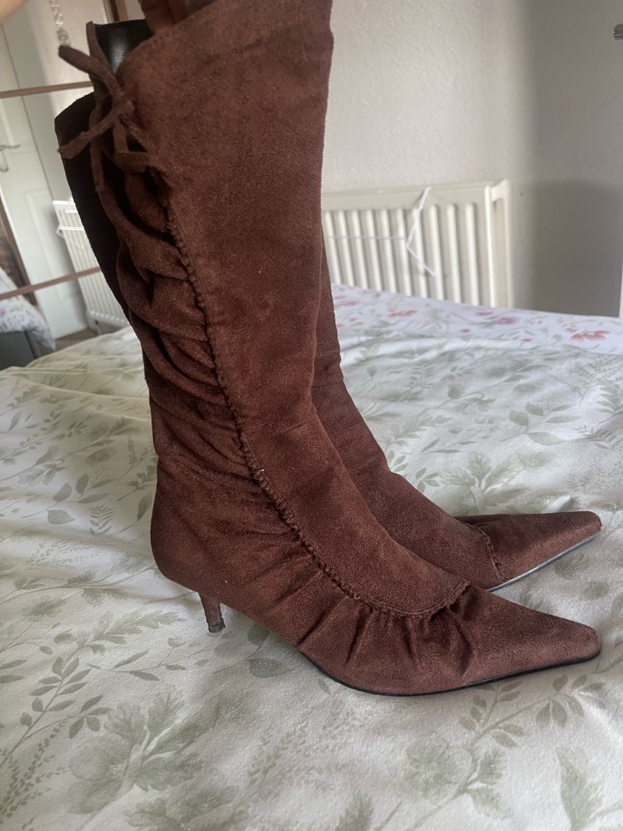 Y2K festival boots faux suede size 4