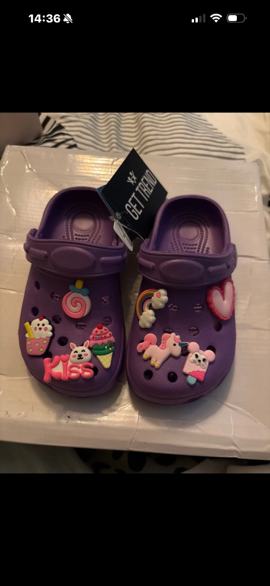 Girls clogs