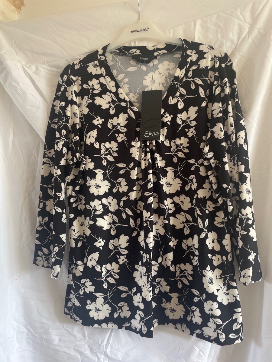 Emreco floral 3/4 top size 12 brand new with tags