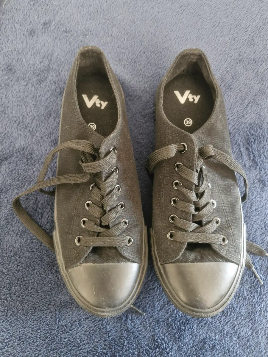 Hardly Used, VTY Black Canvas Lace-Up Trainers – Size 39 / UK 6