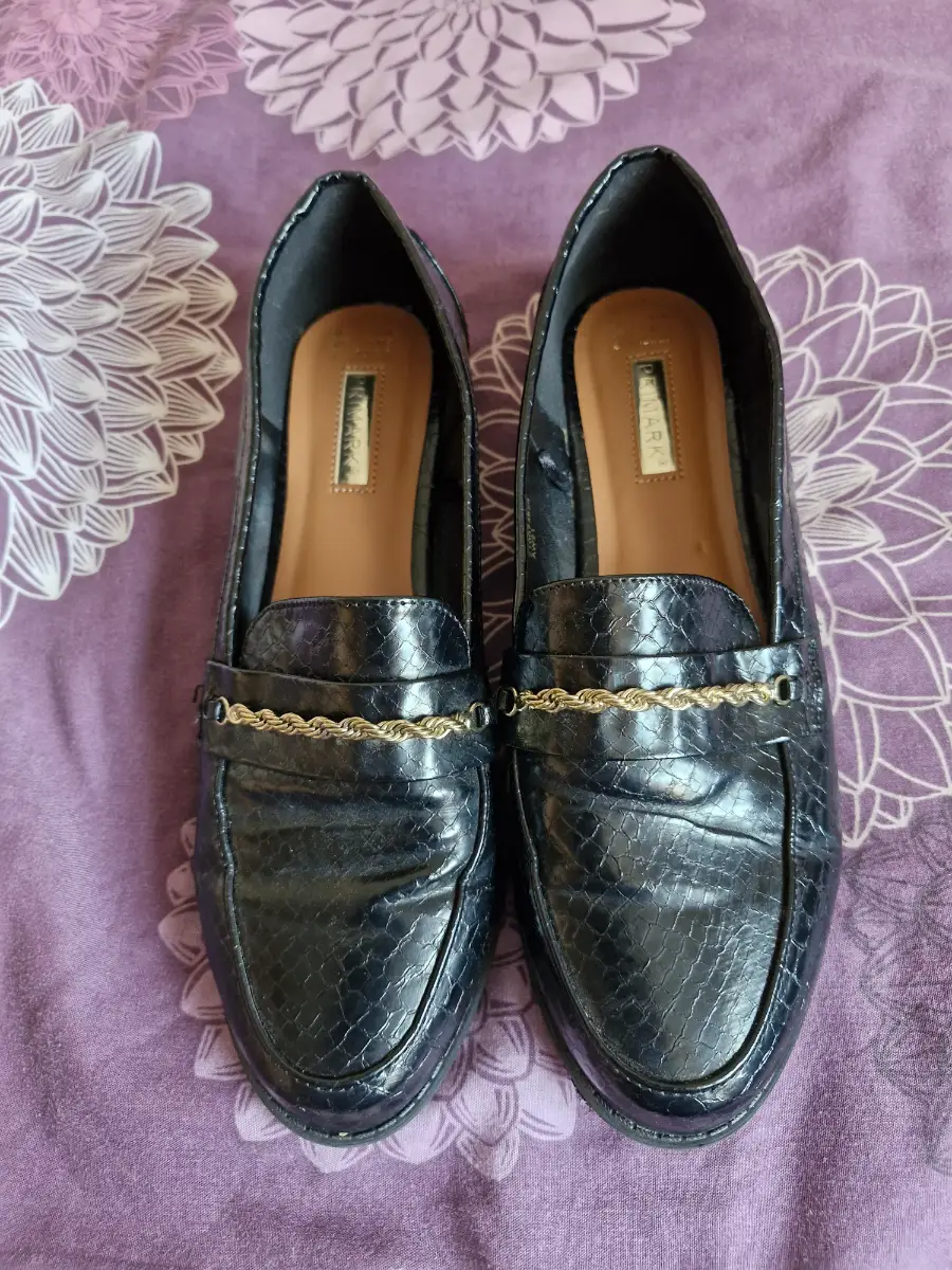 Attractive Black Flat Shoes – Gold Chain Detail – Primark – Size 7 – Hardly Used
