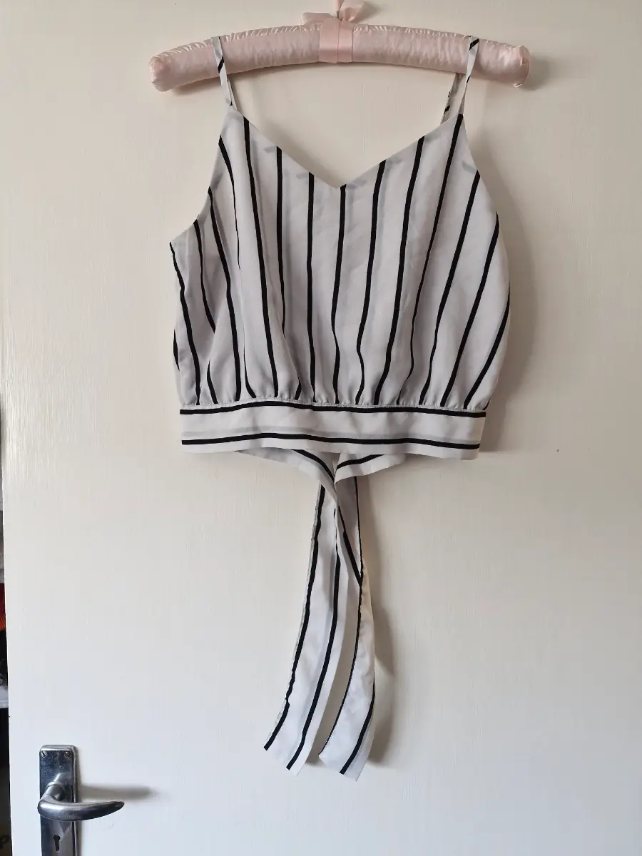 Beautiful Lightweight Crop Top – Adjustable Straps & Waist Tie Size Small
