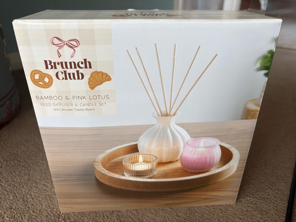 BNIB Viral Brunch Club diffuser, 2 candles & display board set