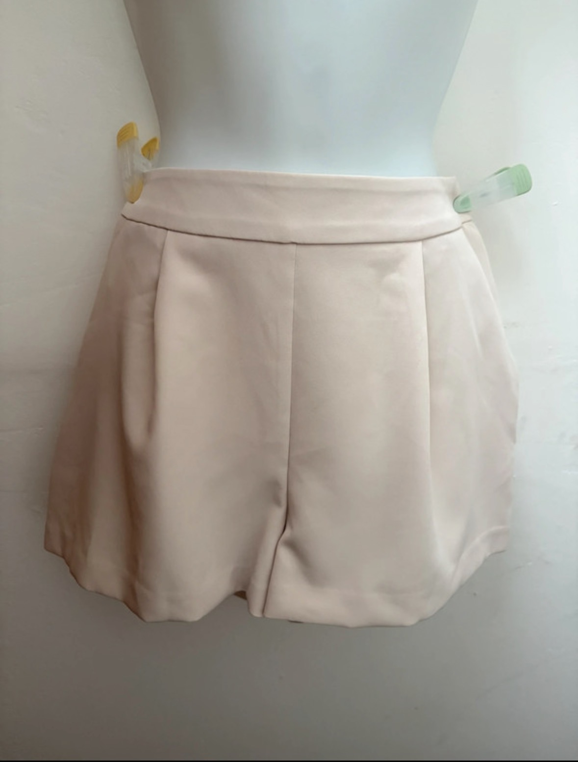 BNWT Miss Selfridge petite cream shorts size 10