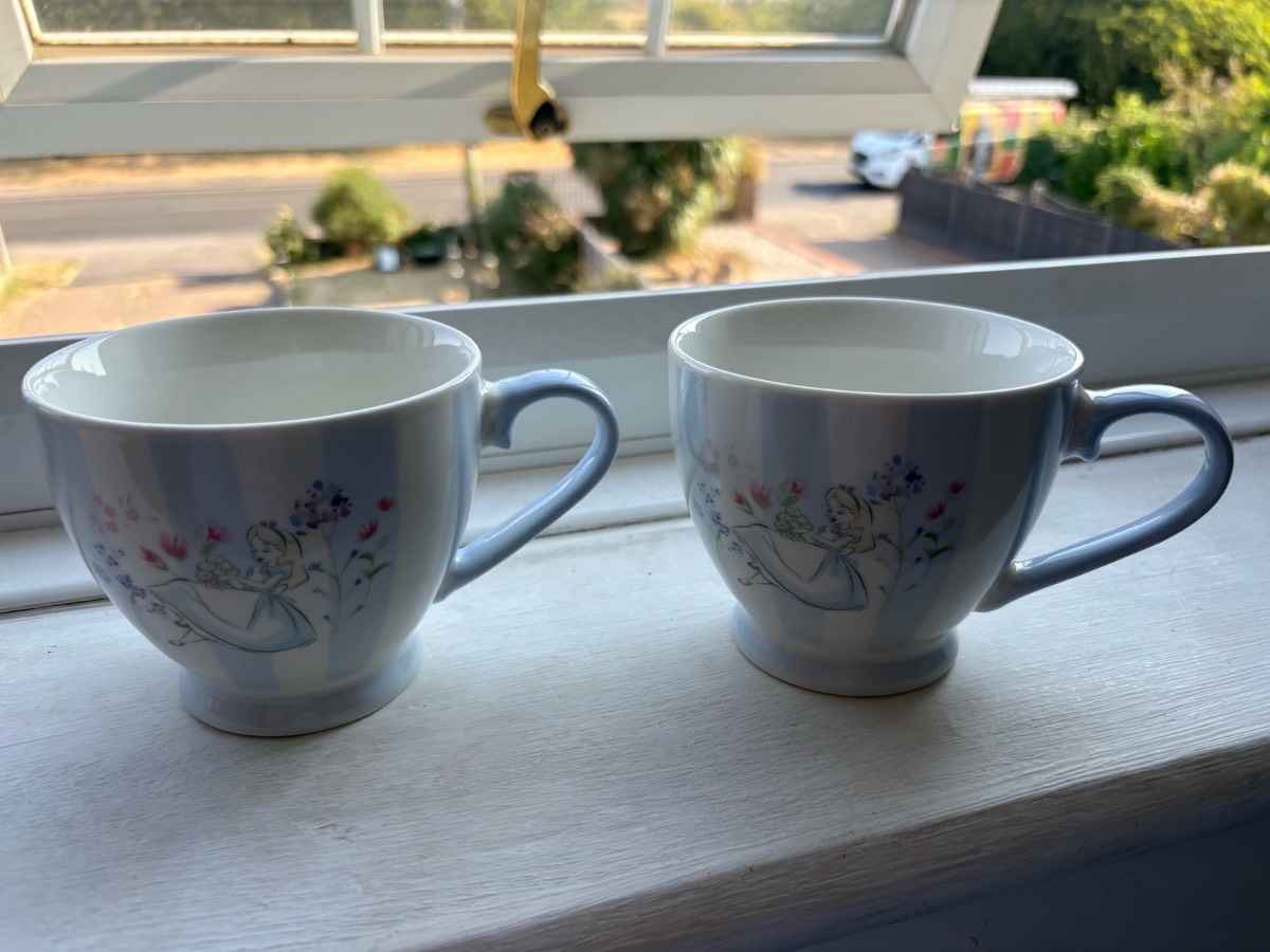 2 beautiful Alice In Wonderland Disney Mugs Brand New
