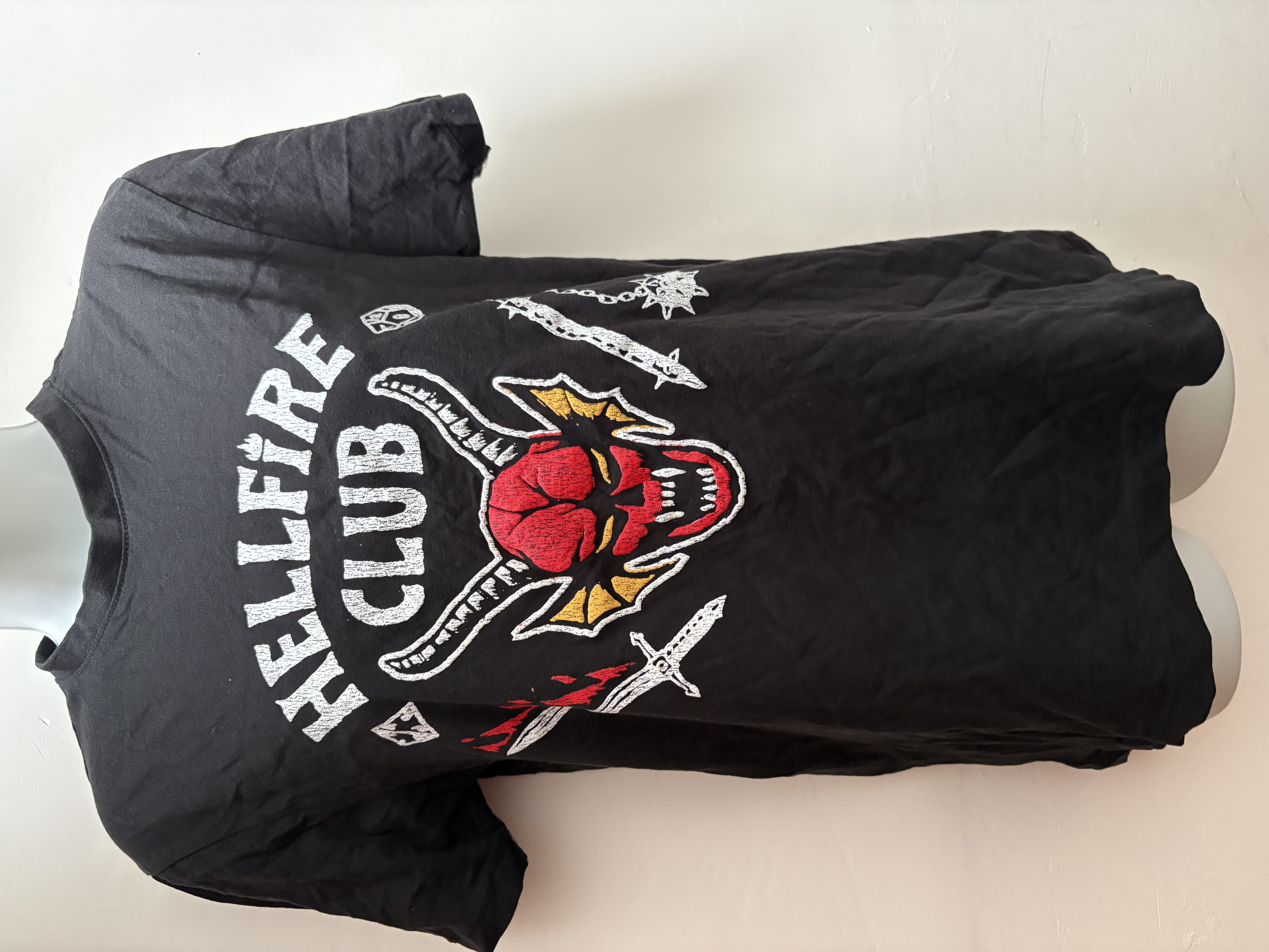 Stranger things Hellfire Club t shirt size small