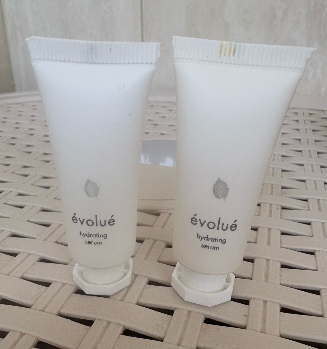 Brand new & sealed évolué 2 hydrating serums mini 10ml each