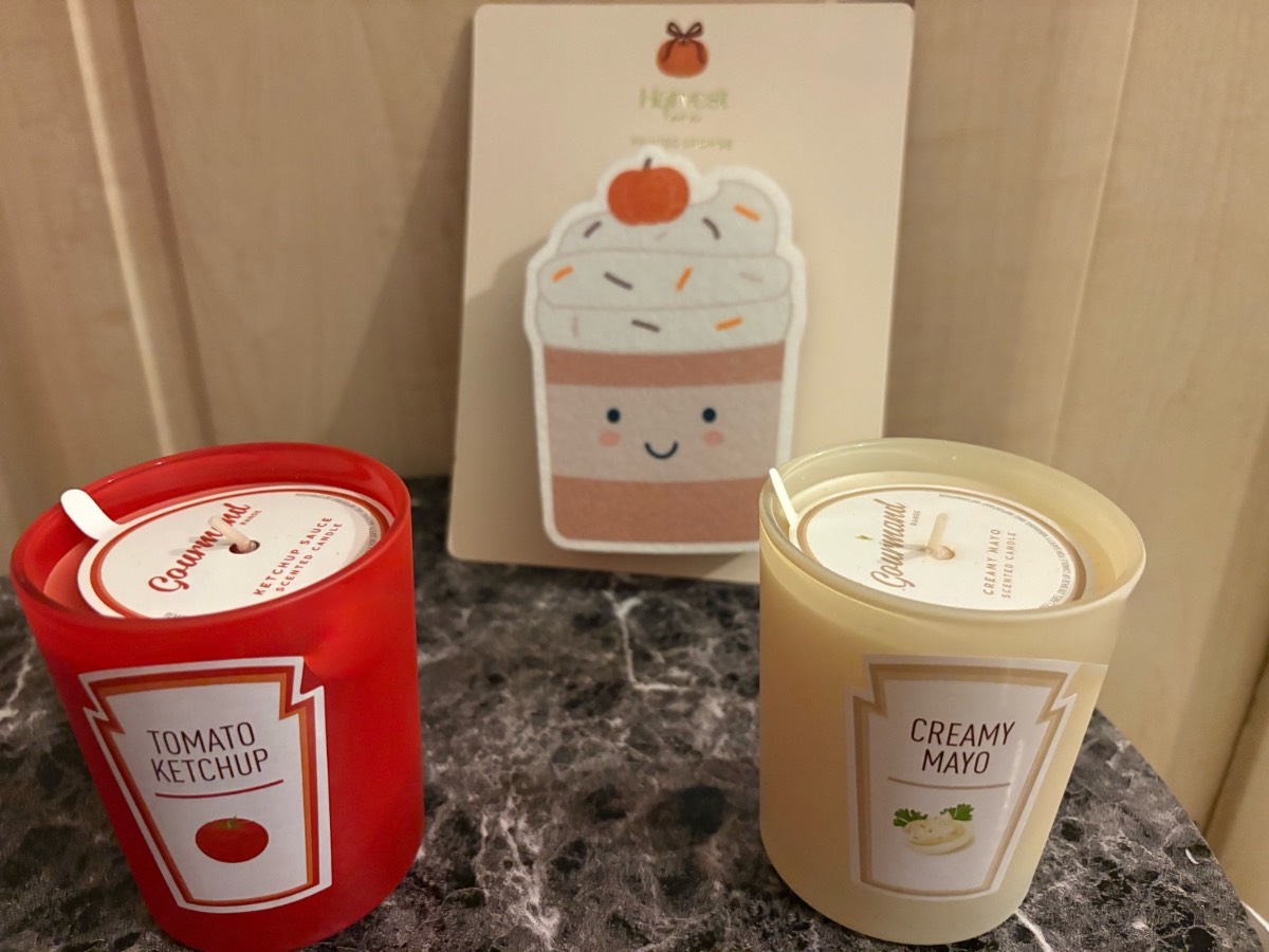 2 scented candles & sponge bundle