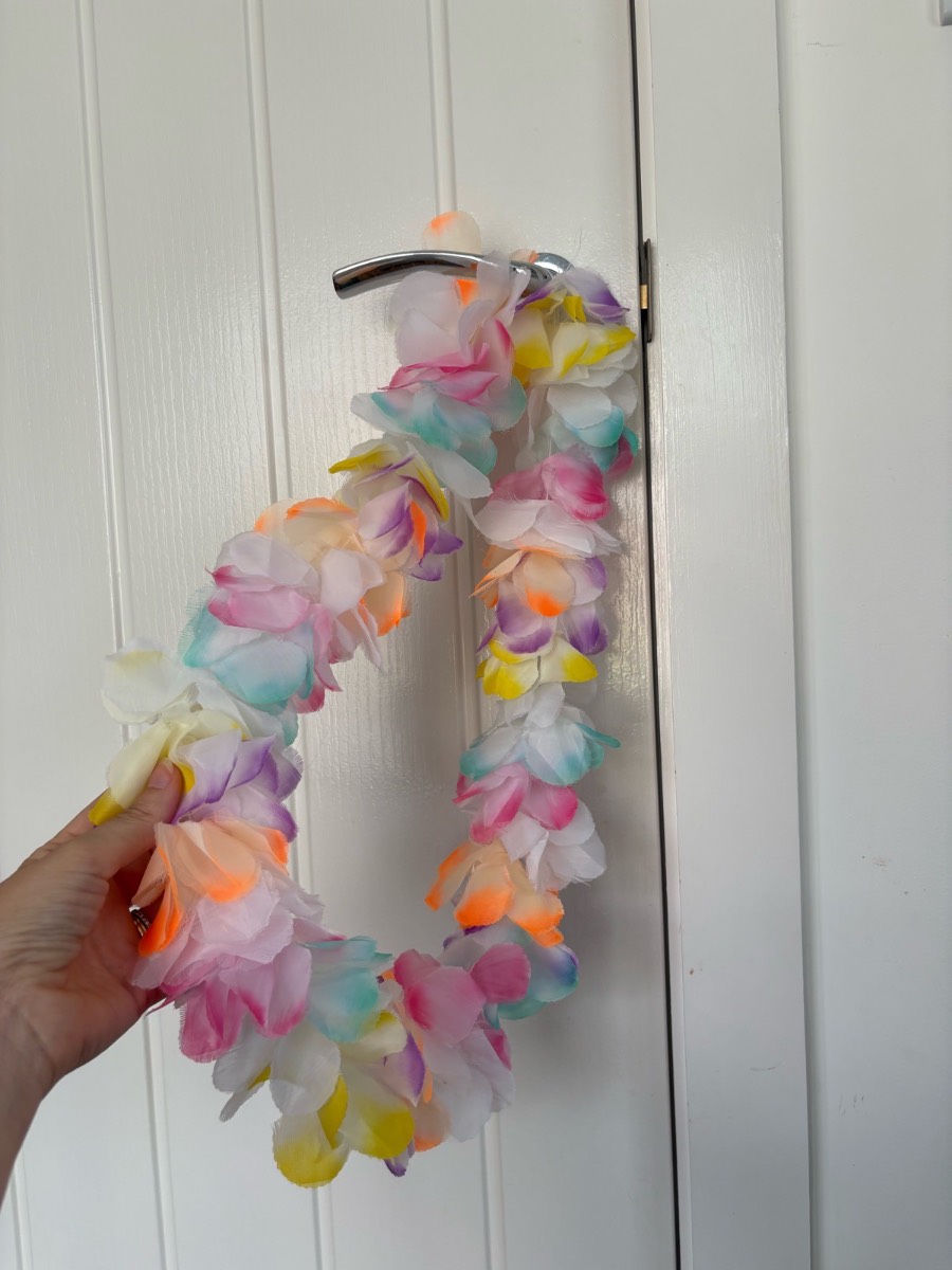 Tropical Hawaiian Flower Lei Garland Necklace – Perfect for Festivals, Summer BBQ & Luau Parties