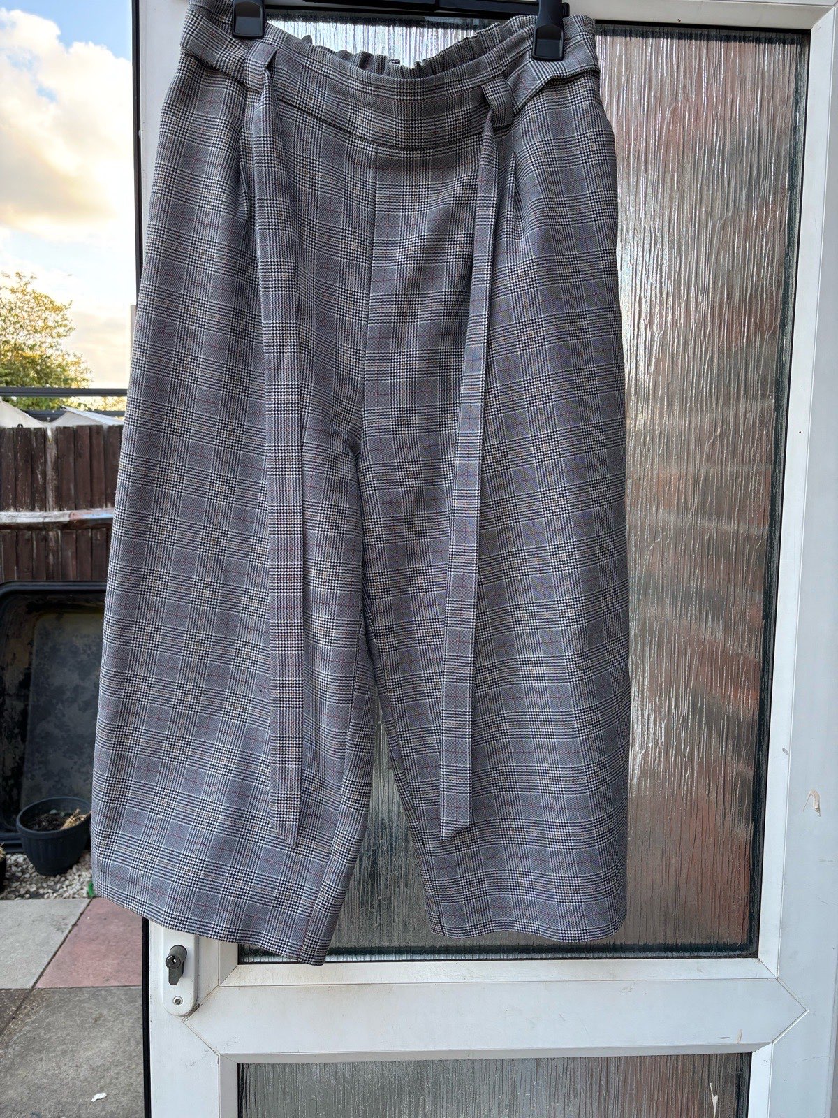 Crop trousers 16
