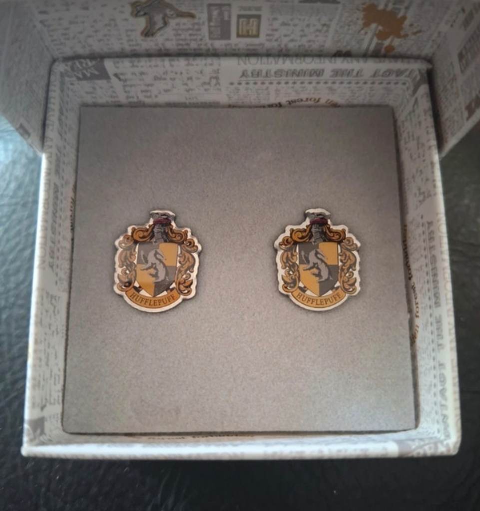 Harry Potter hufflepuff cufflinks,brand new boxed