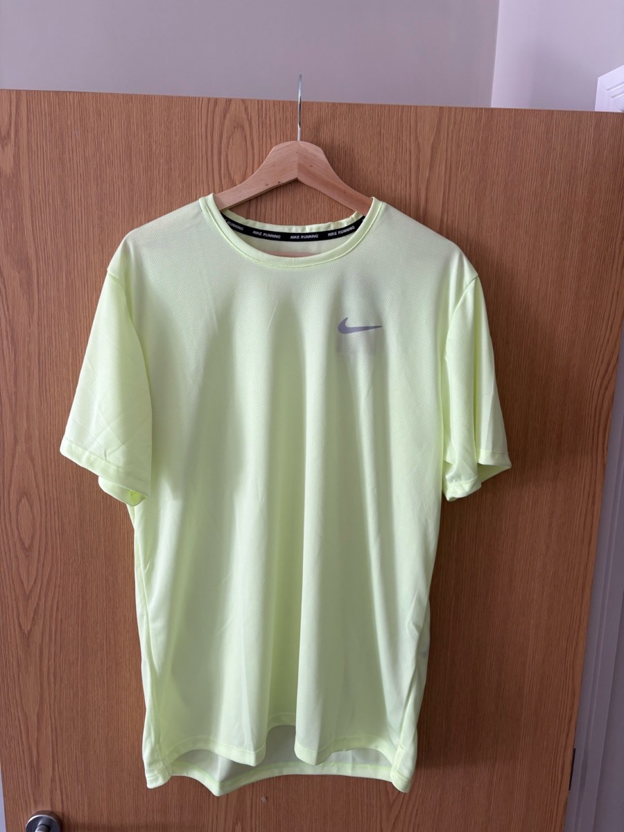 Nike Dri-Fit Yellow T-Shirt Size XL BNWT