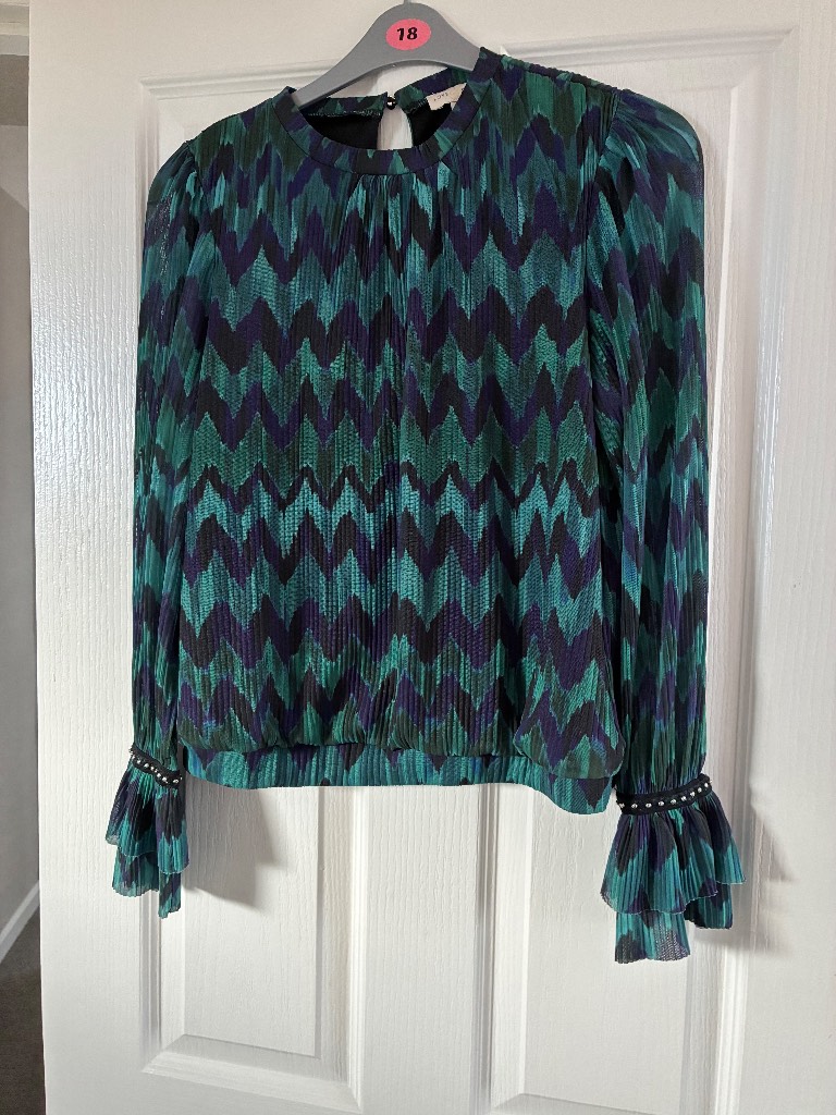 Love & roses top size 10