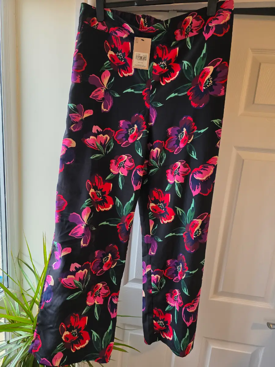 Size 20 floral trousers brand new