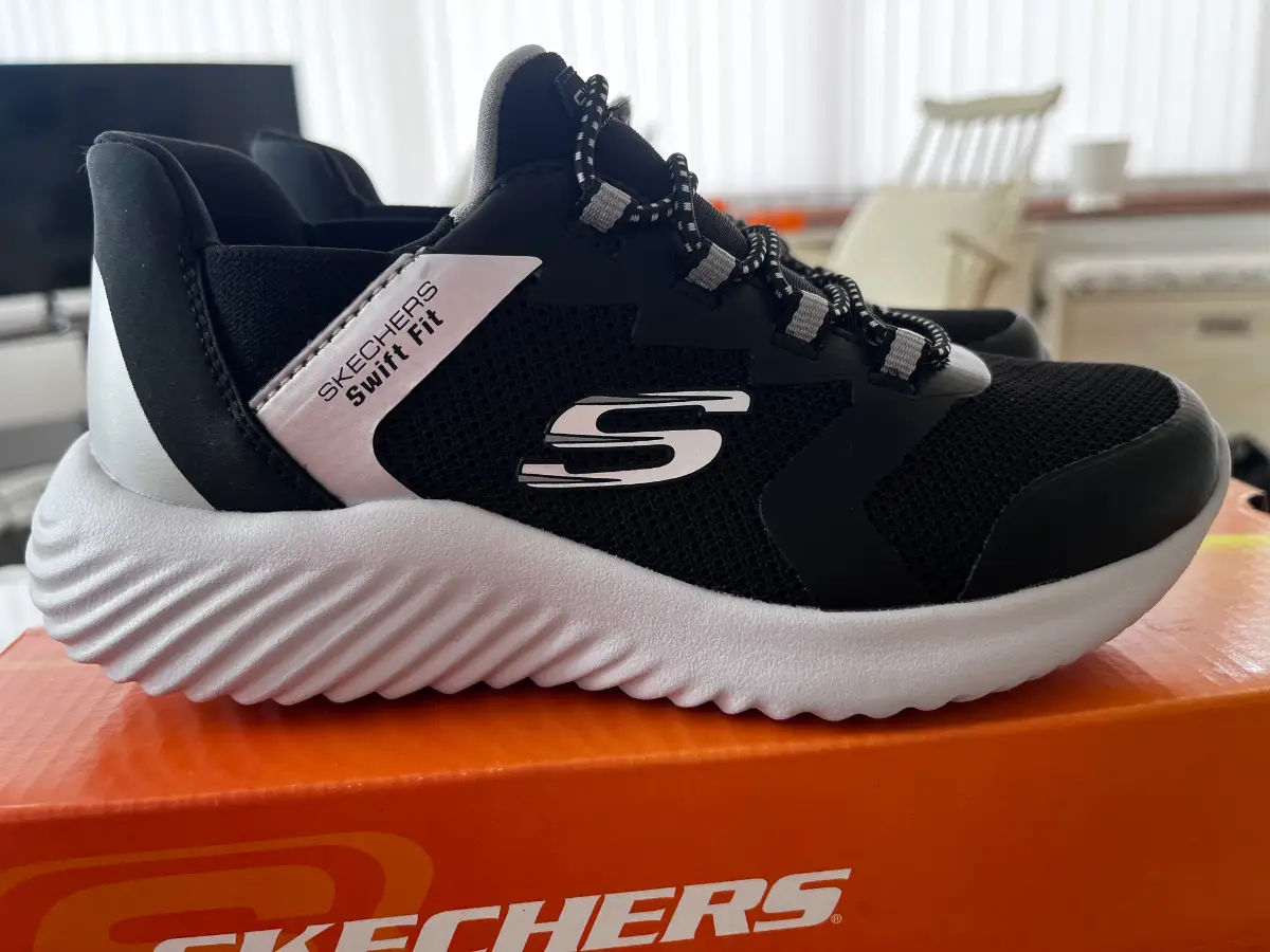 Skechers youths size 12 slip in. bnwt