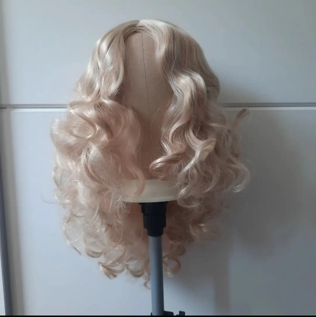 Classy curly wig