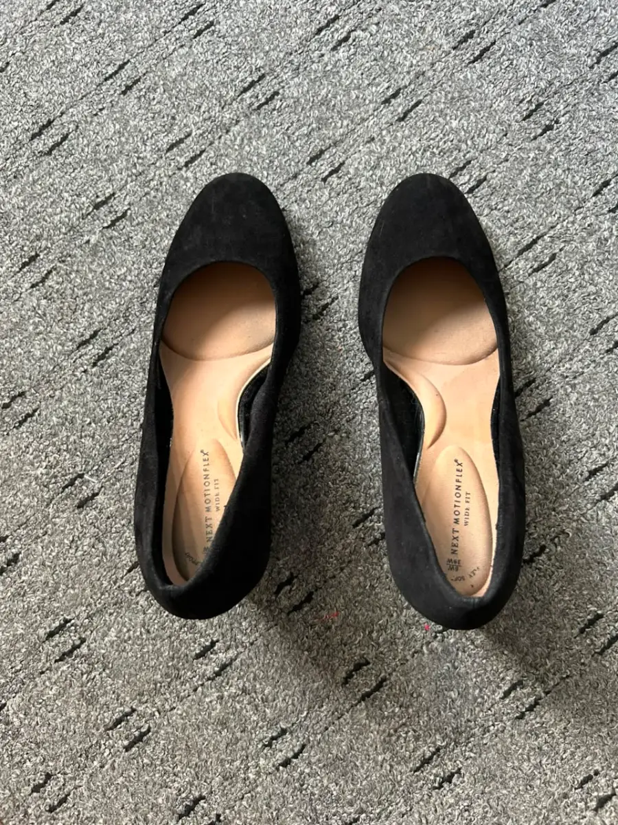 Ladies cover shoe