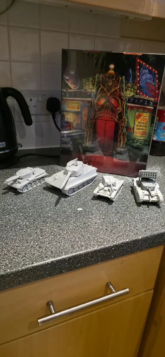 Kyoushuneko Miniatures-British And German 28mm Weird War Tanks