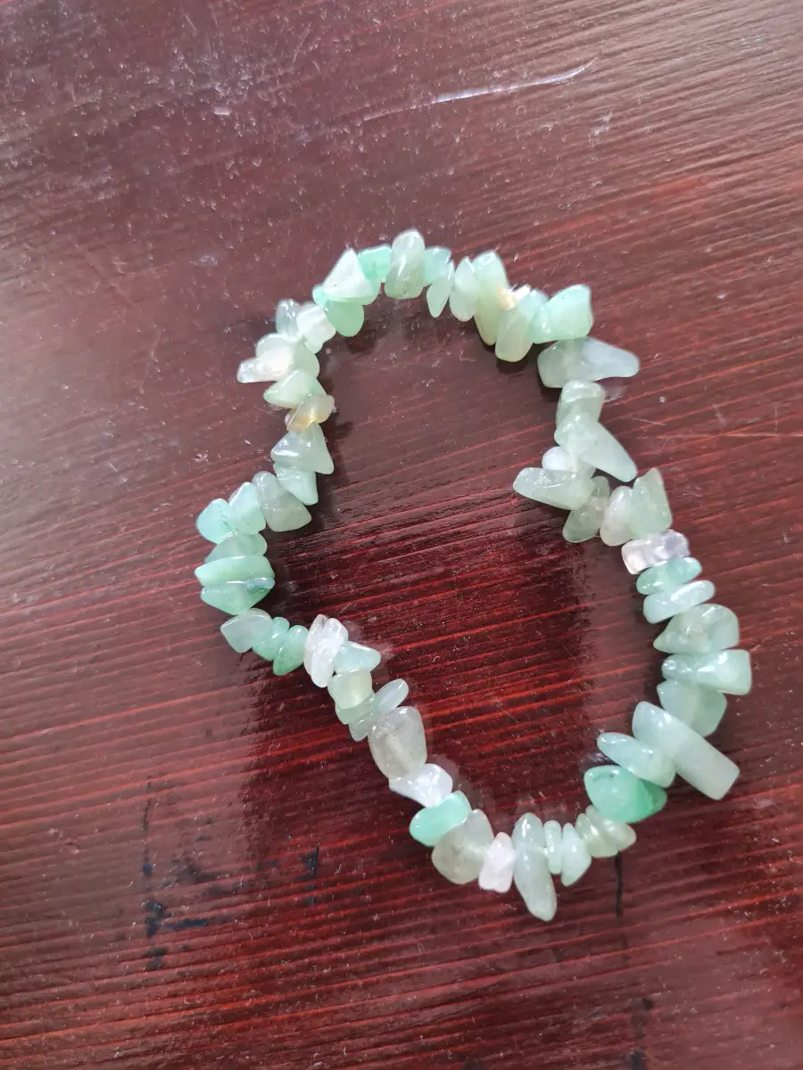 Green aventurine chip vintage bracelet