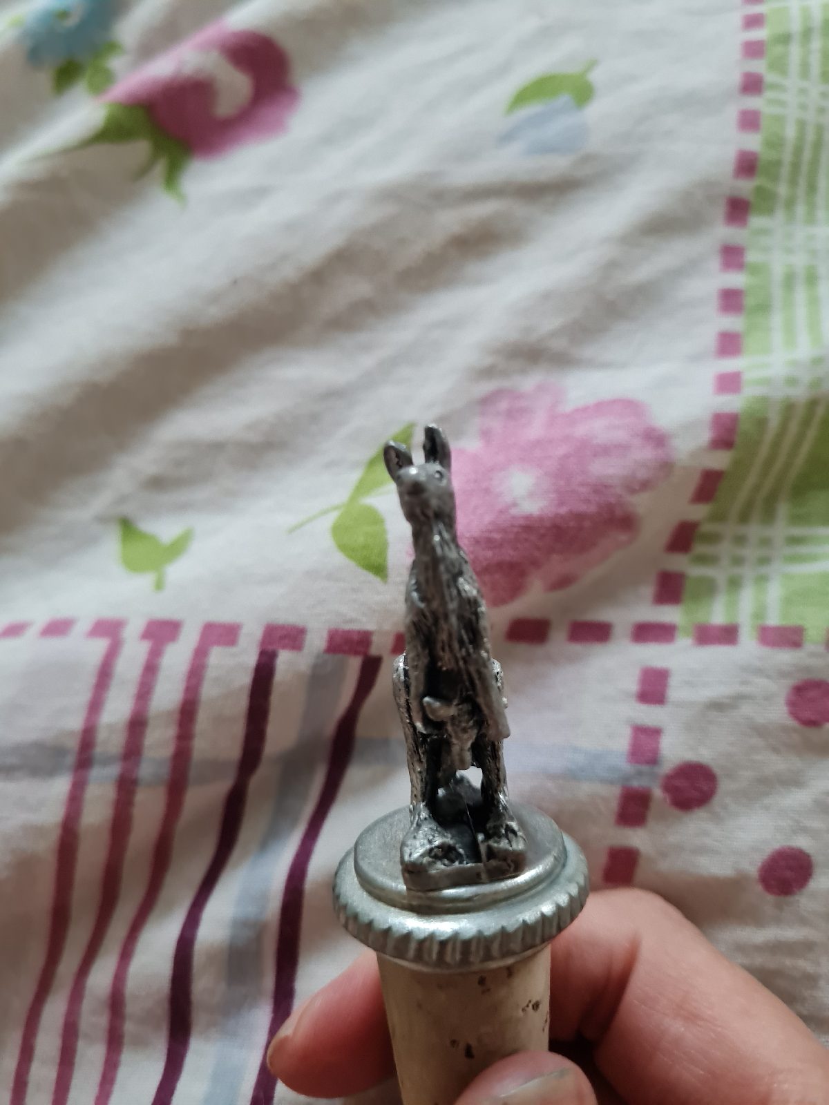 Pewter kangaroo cork bottle stopper