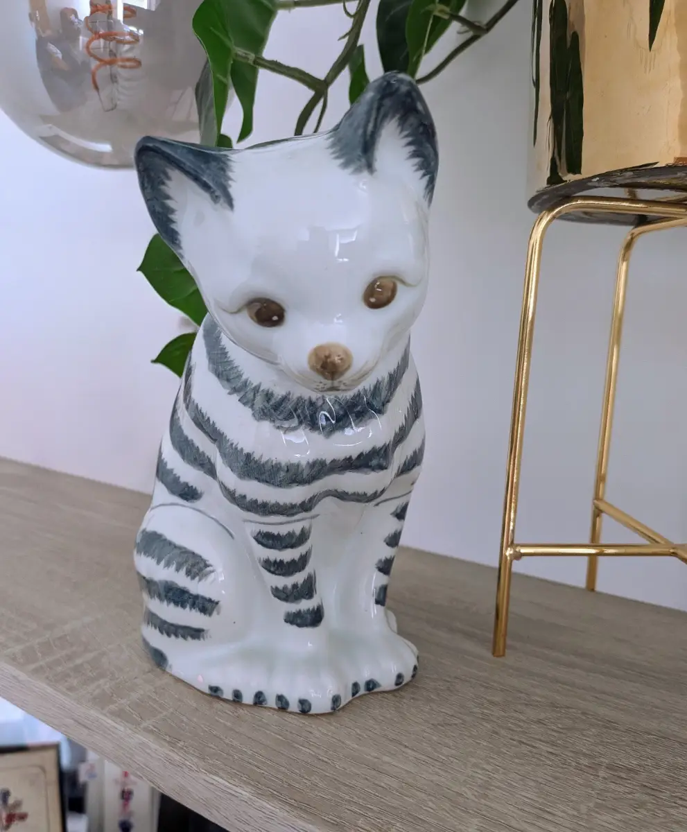 Vintage Ceramic Cat Figurine / Tabby Cat Ornament (18cm)