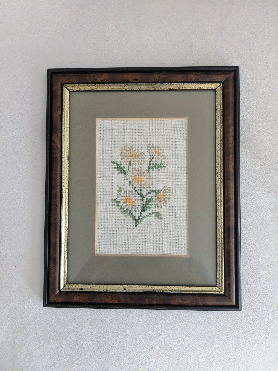 Vintage Framed Daisy Cross Stitch / Embroidered Wall Art 27x22cm