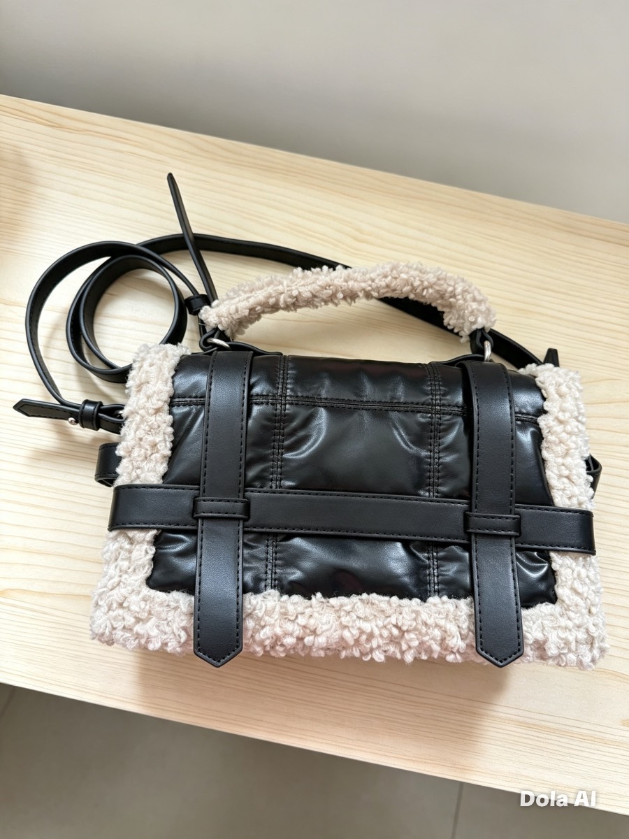Zara black quilted city bag