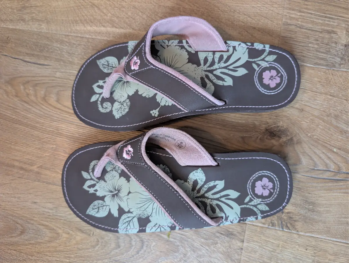 Ladies pastel coloured flip flops size 6