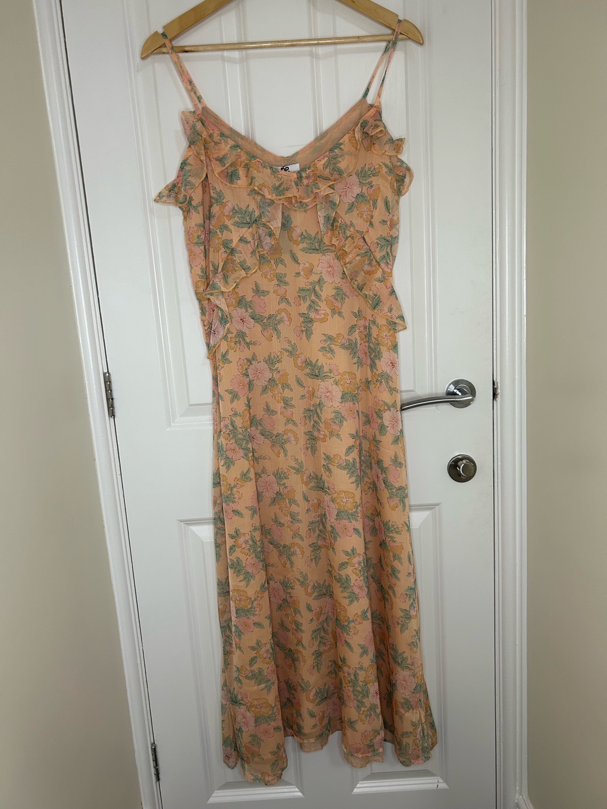 Peach Apricot floral ruffle maxi dress size 8 BNWT Dorothy perkins