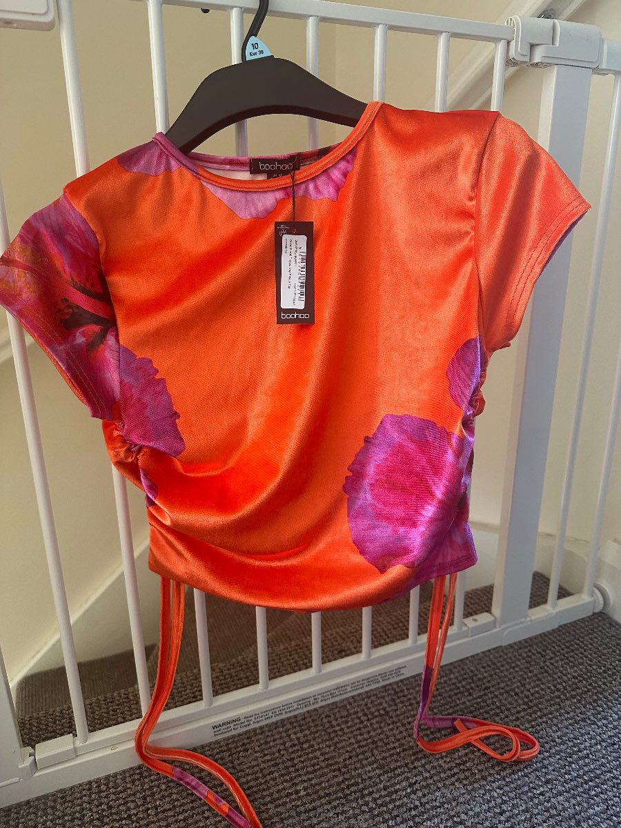 Boohoo gorgeous colourful top
