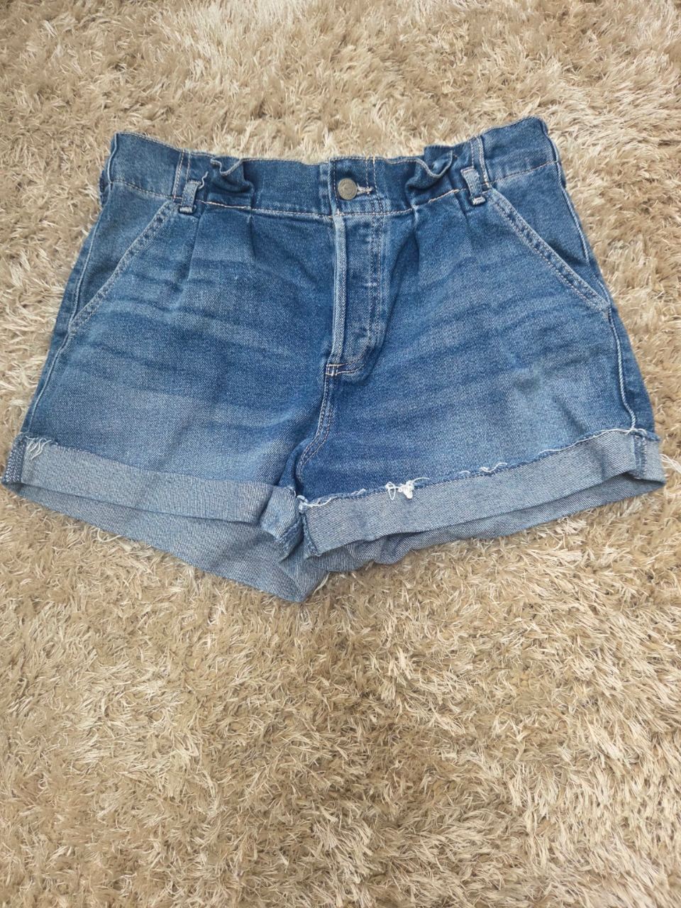 Hollister Ultra High-Rise Mom Denim Shorts – Size W28
