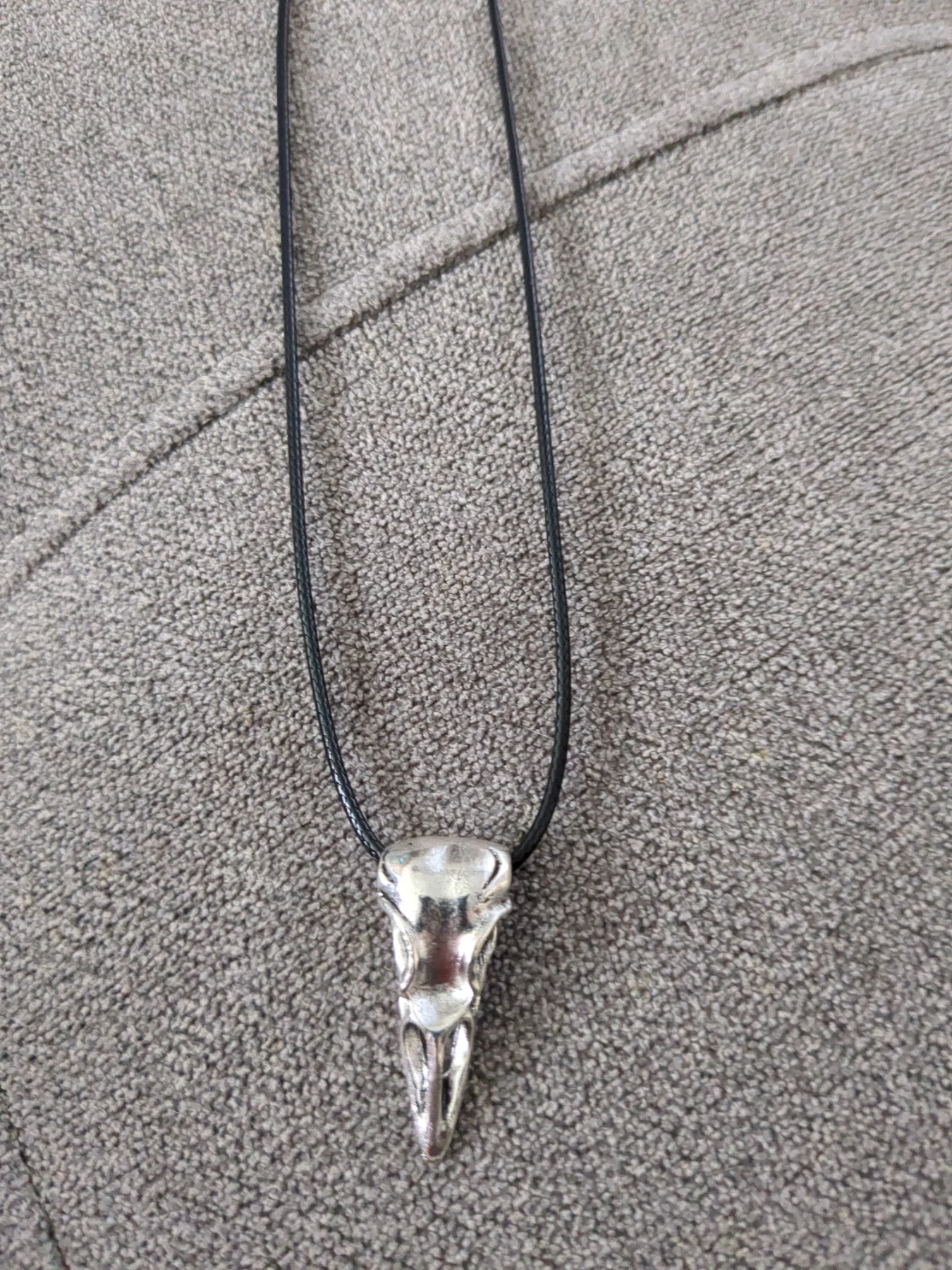 Raven skull pendant necklace. New