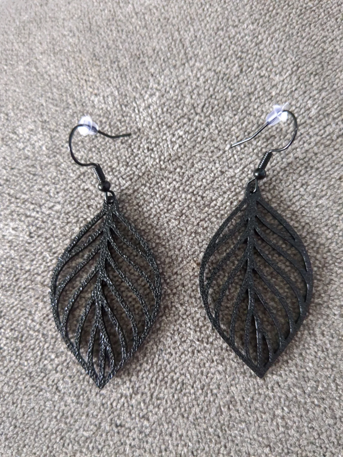 Black dangly leaf earrings. New
