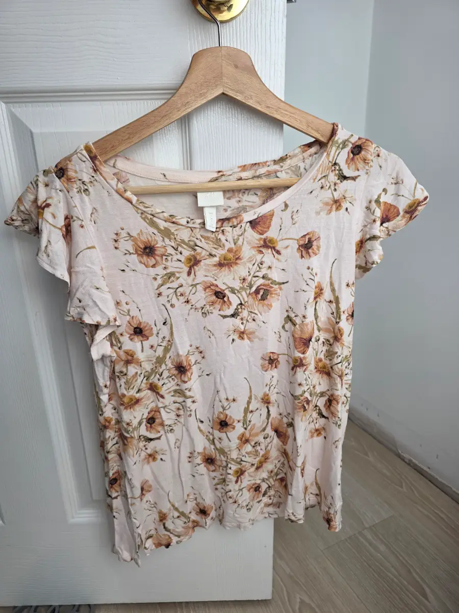 Lightweight summer T-shirt with poppy flower print