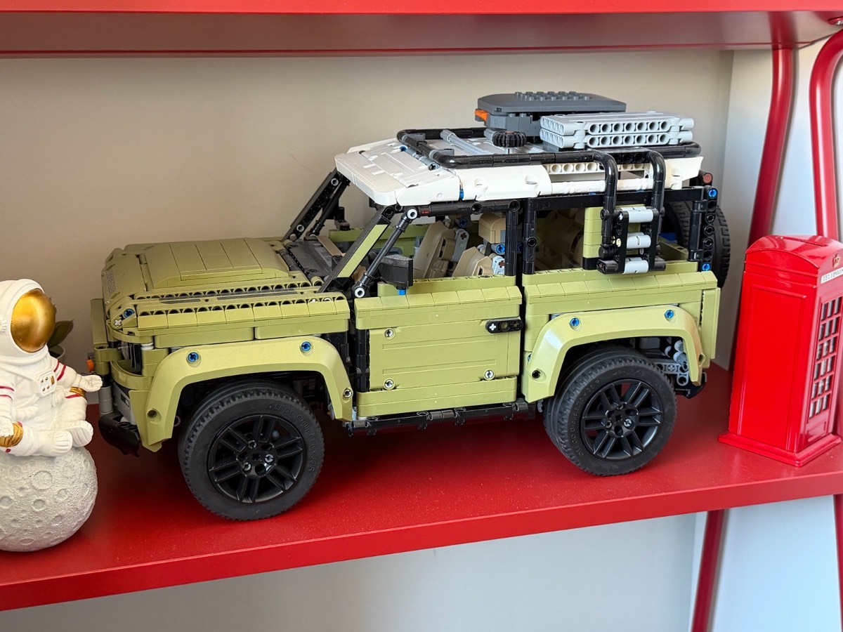 Lego defender technic 42110