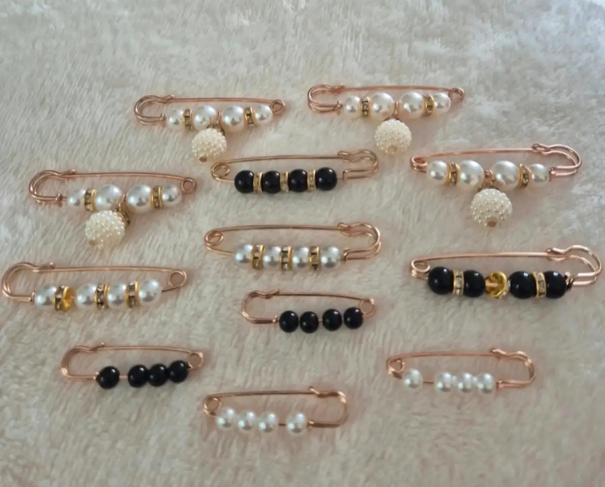 Ladies 12 piece brooch set