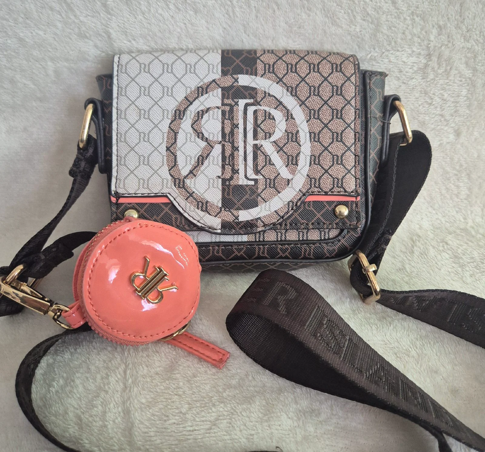 Ladies brown small bag with matching purse