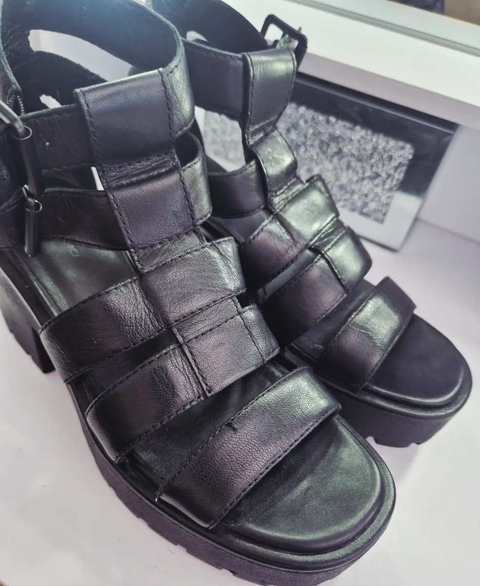 Ladies black vagabond sandals size 4 w