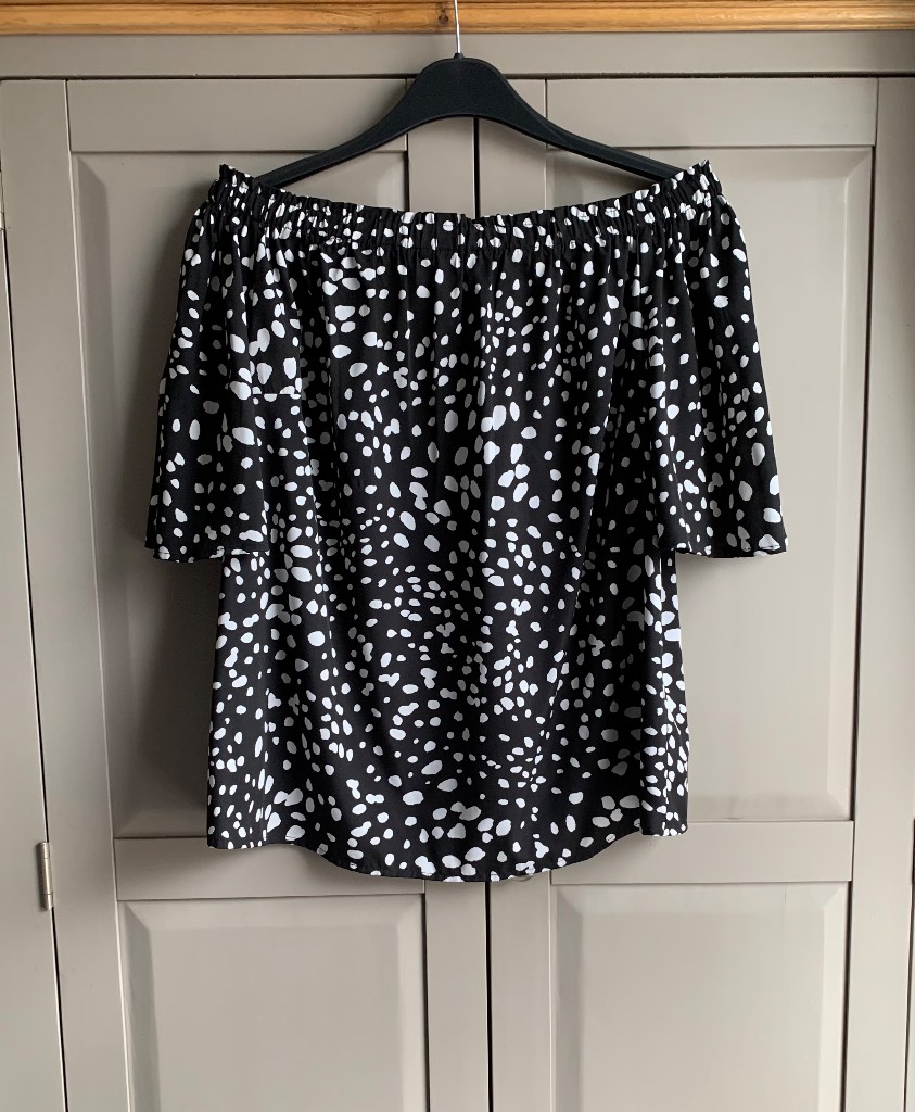 Kaleidoscope Black & White Silky Feel Off The Shoulder Top 16