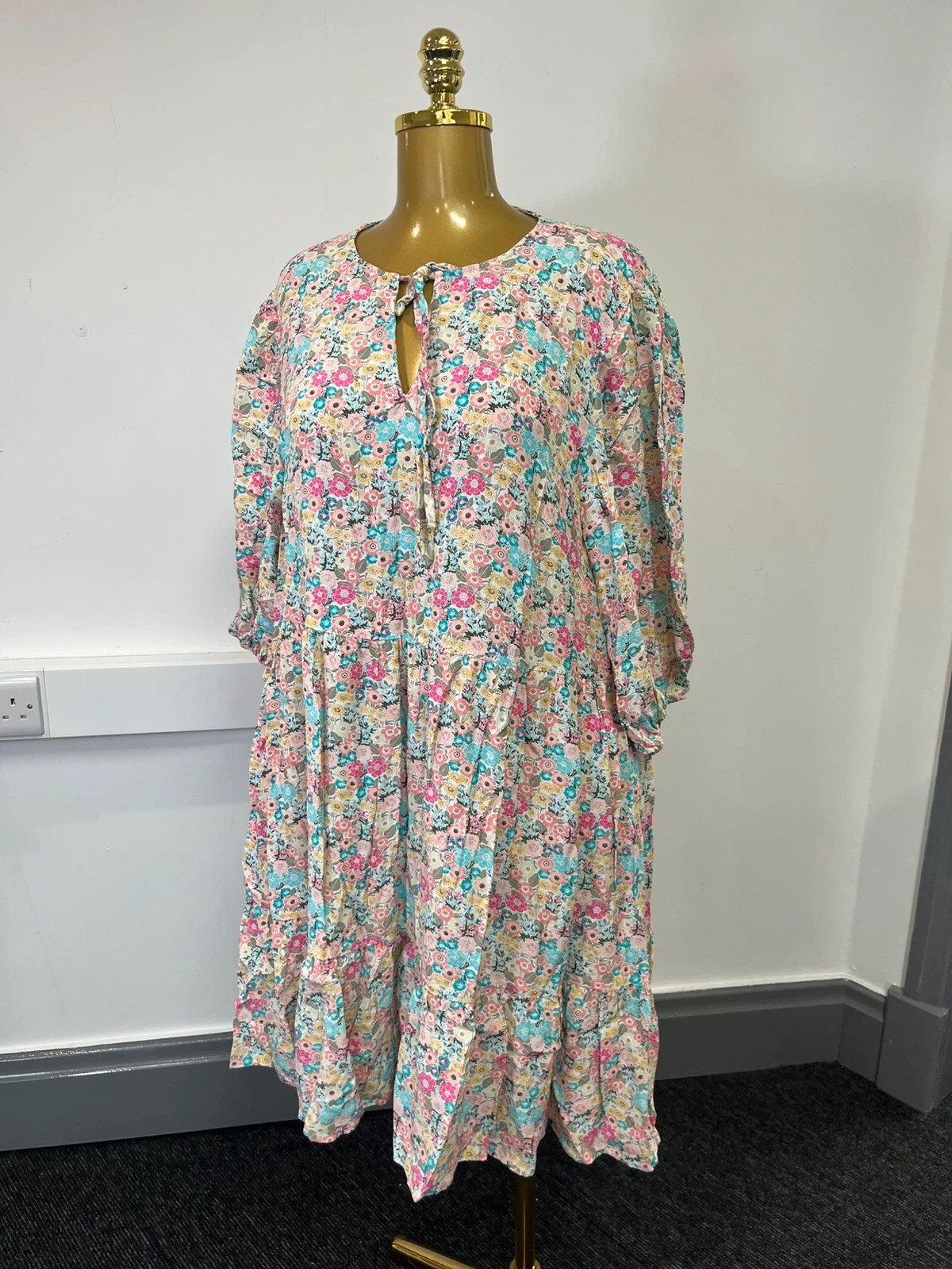 Women’s floral 3/4 sleeve XL multi coloured dress / top