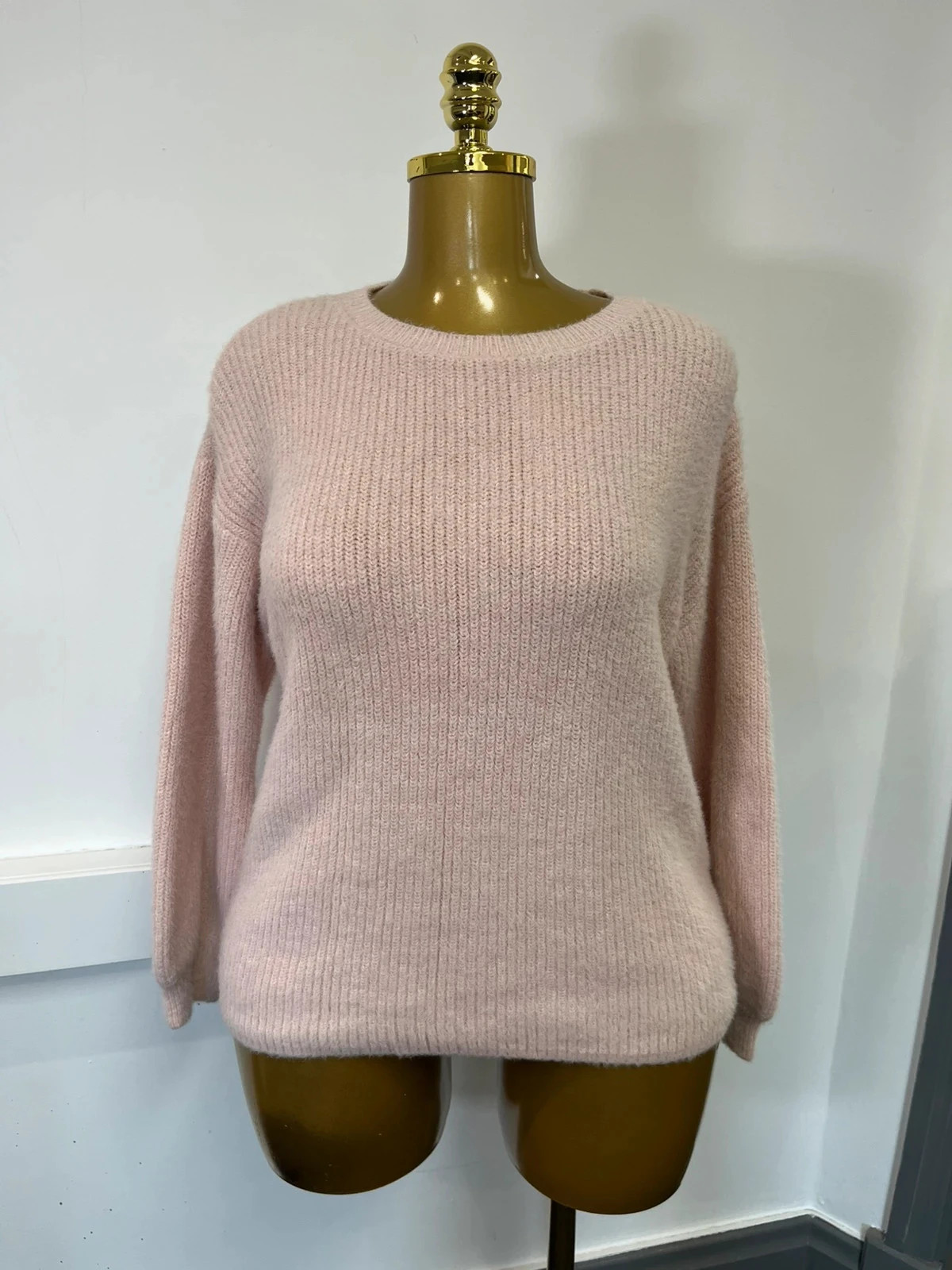 Samara Reyes size L baby pink long sleeve jumper