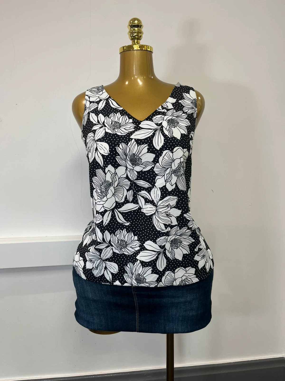 Roman size 12 y2k v neck floral cami vest top t shirt