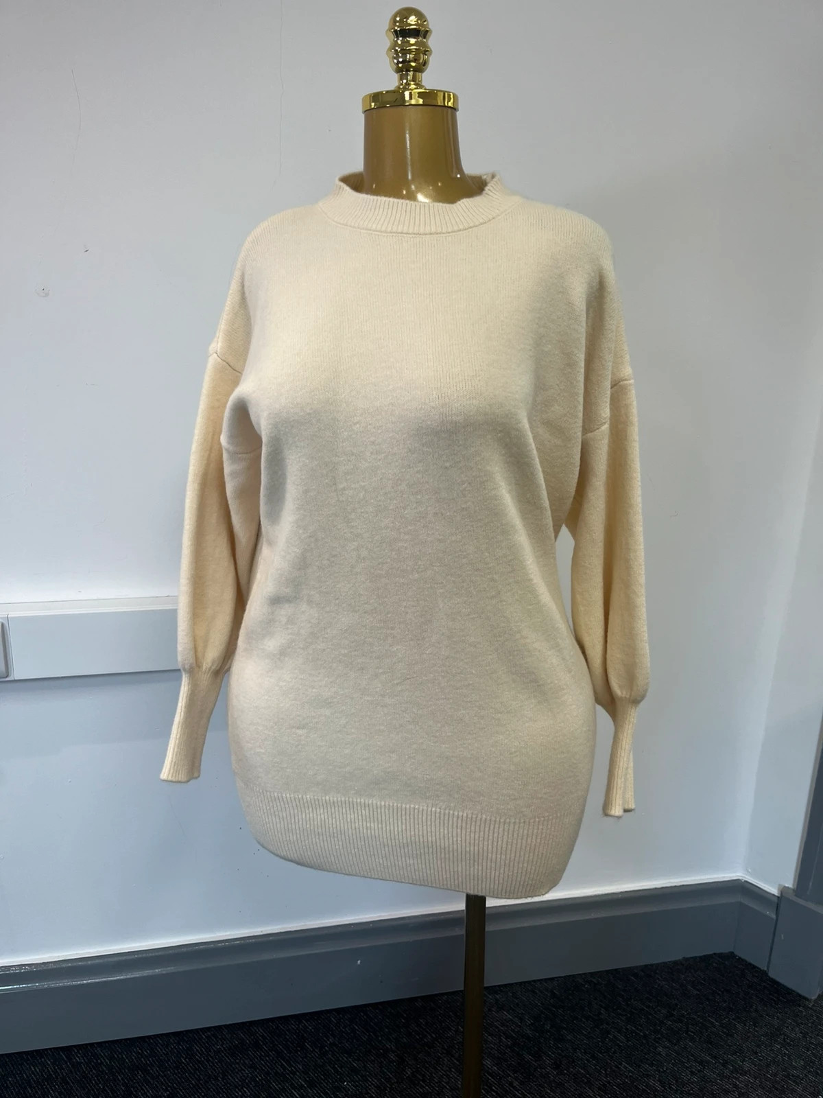 Women’s cream long sleeve round neck jumper