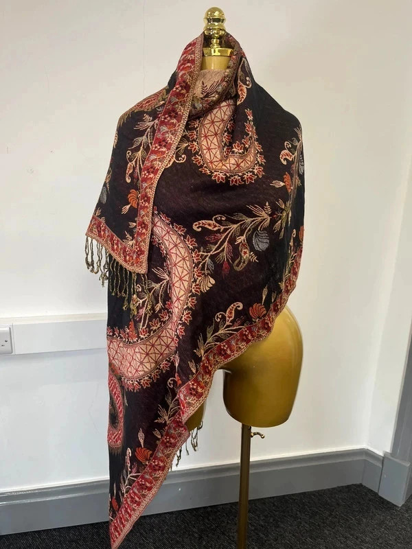Women’s one size hippie paisley detail tassle scarf / shawl / cover up