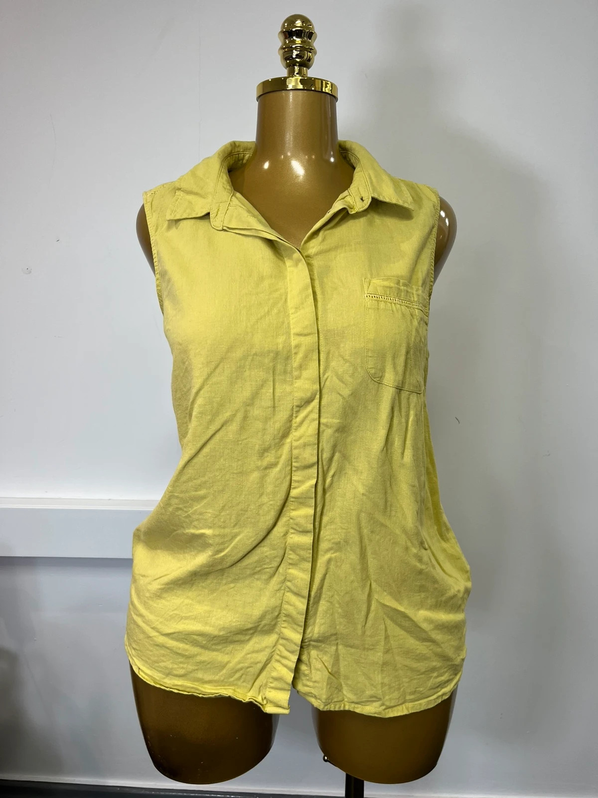 Maco Yellow Green Sleeveless Collared Button Front Blouse Medium