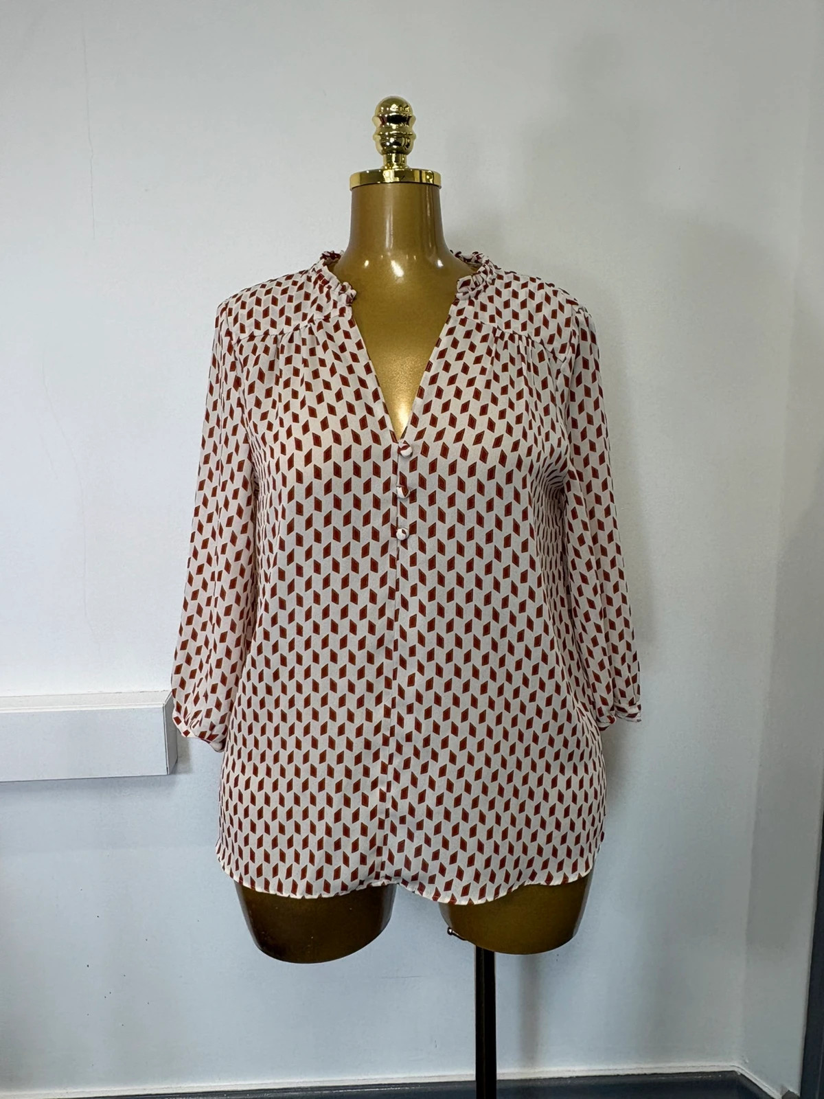 Women’s principles size 10 long sleeve abstract button up shirt