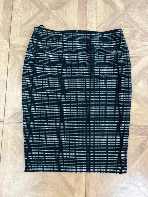 Womens checkered next size 16 midi skirt