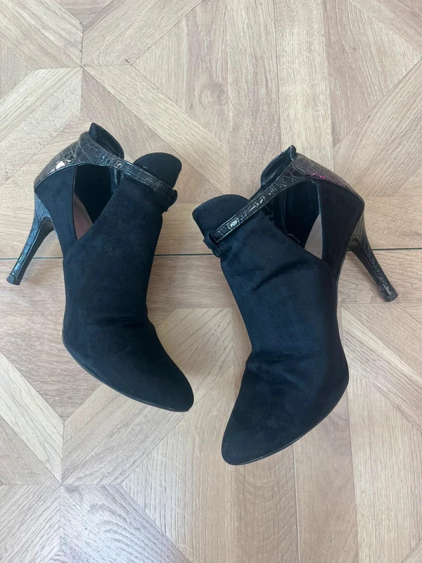 Next uk 5 black heeled suede ankle boots