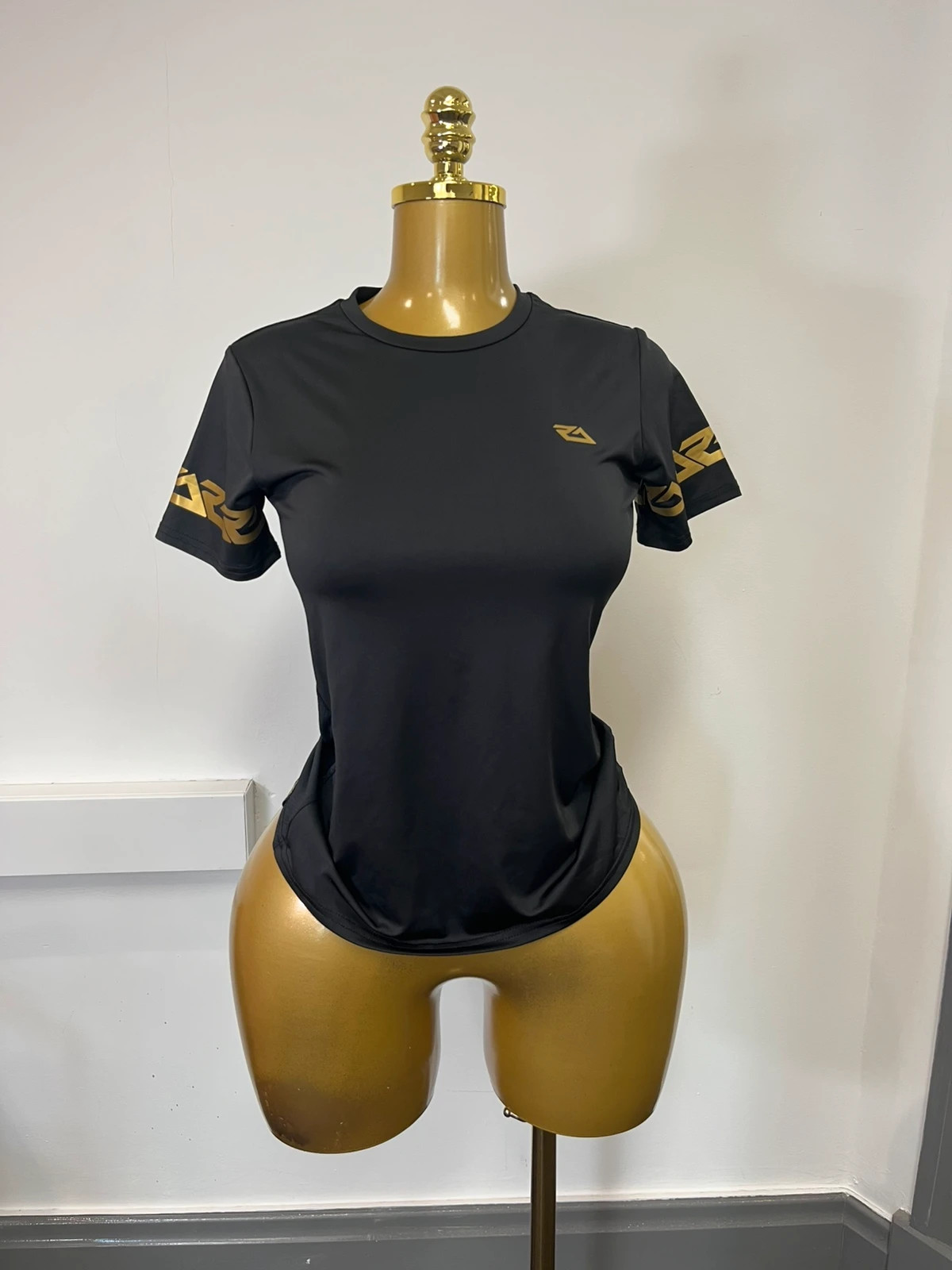 Rock Athlete basic black and gold T-shirt extra small